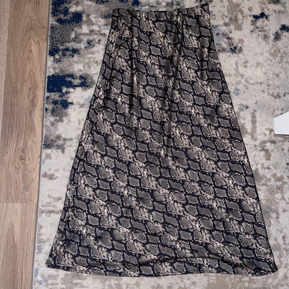 UO Rowan MIDI Satin Skirt
